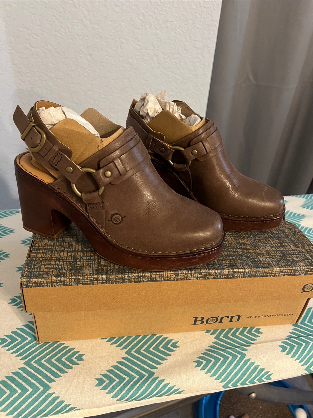 NWT Born Brown Leather Slingback Clog with Brass Ring Size 8